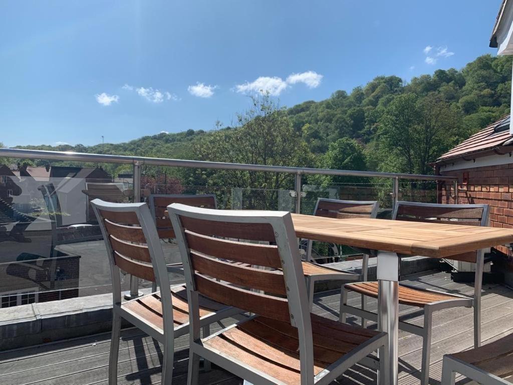 School Path Ironbridge Home With Roof Terrace Exterior photo