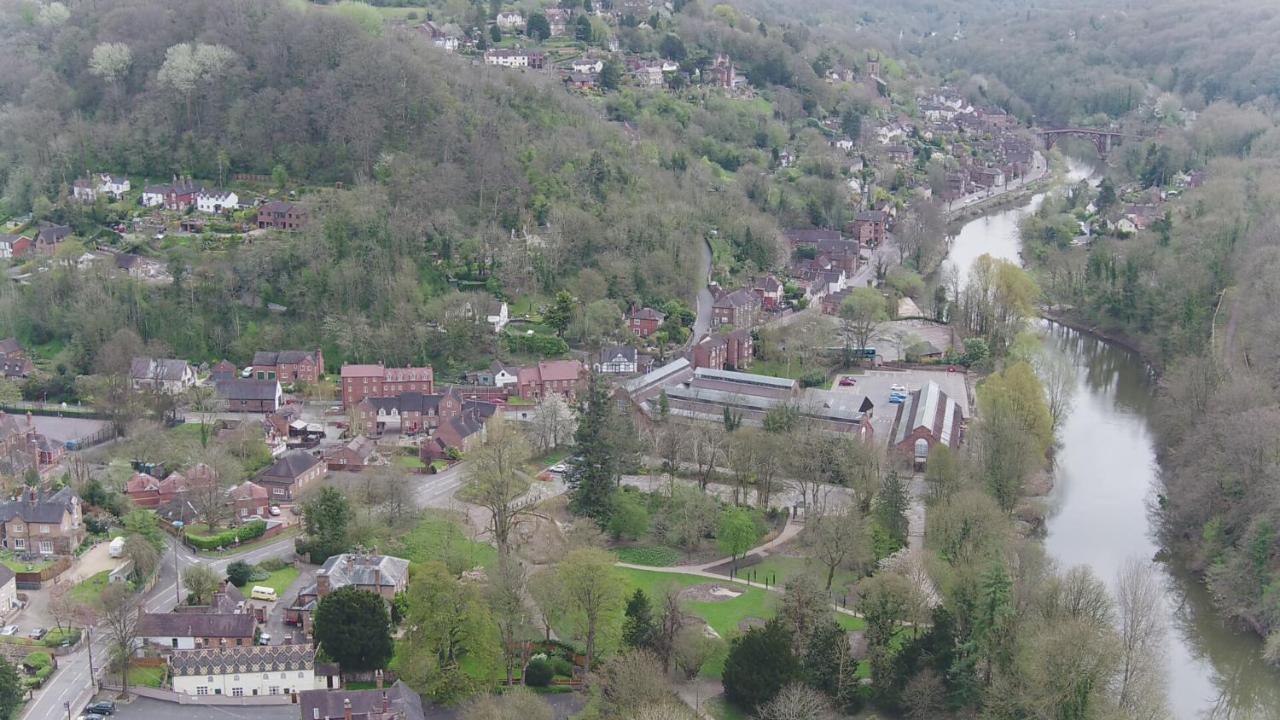 School Path Ironbridge Home With Roof Terrace Exterior photo